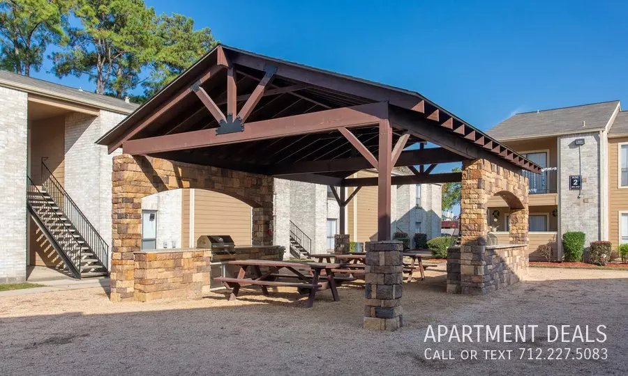 521 South Bender Avenue, Humble, TX 77338 photo 2
