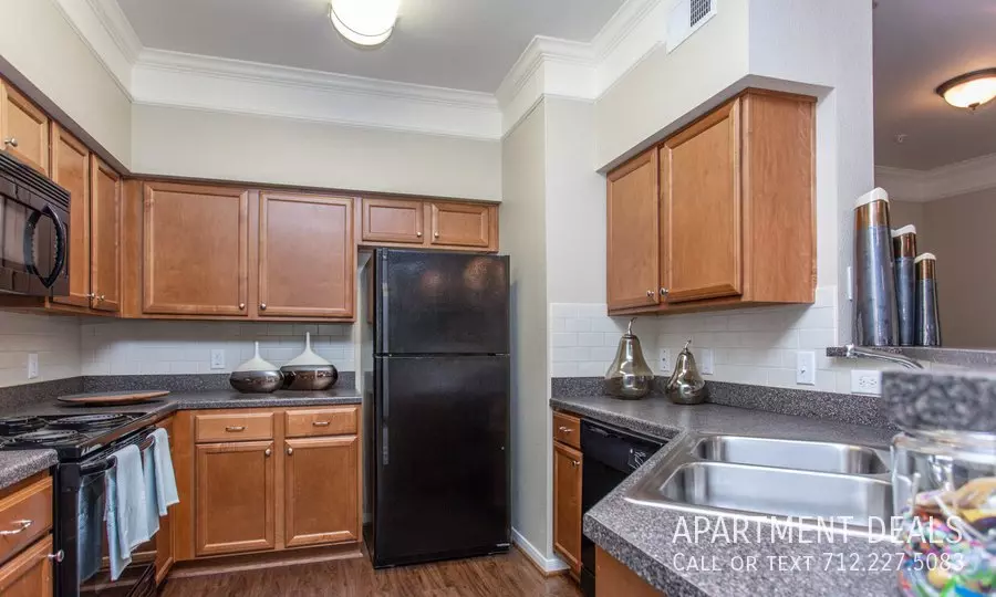 7856 N Sam Houston Pkwy photo 5
