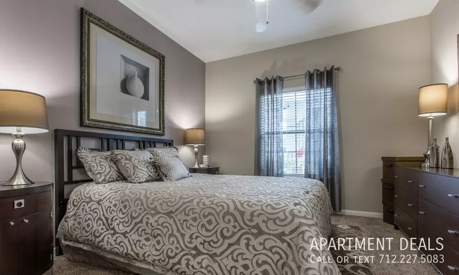 8656 N Sam Houston Pkwy photo 4