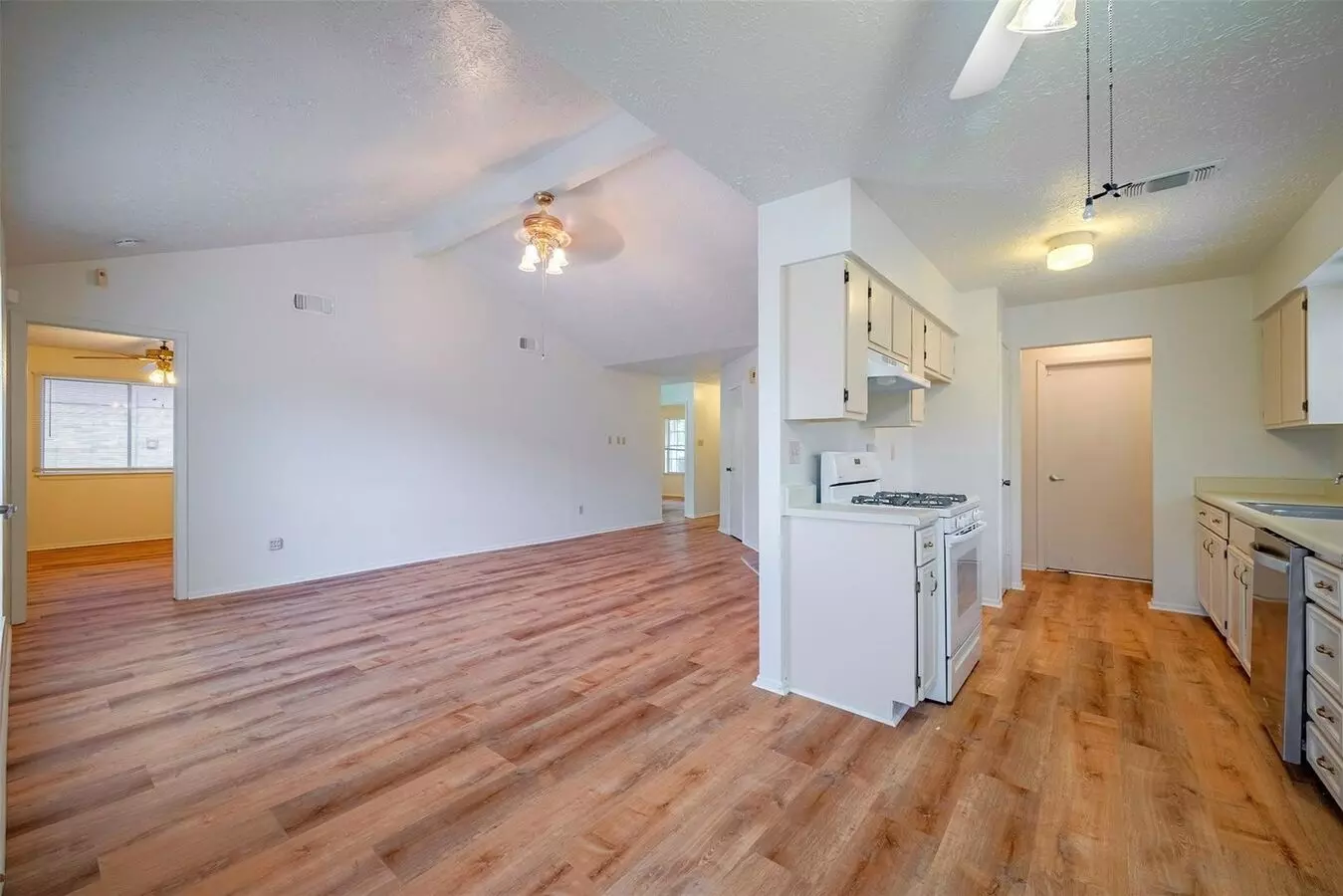 10906 Maple Rock Drive, Humble, TX 77396 photo 4
