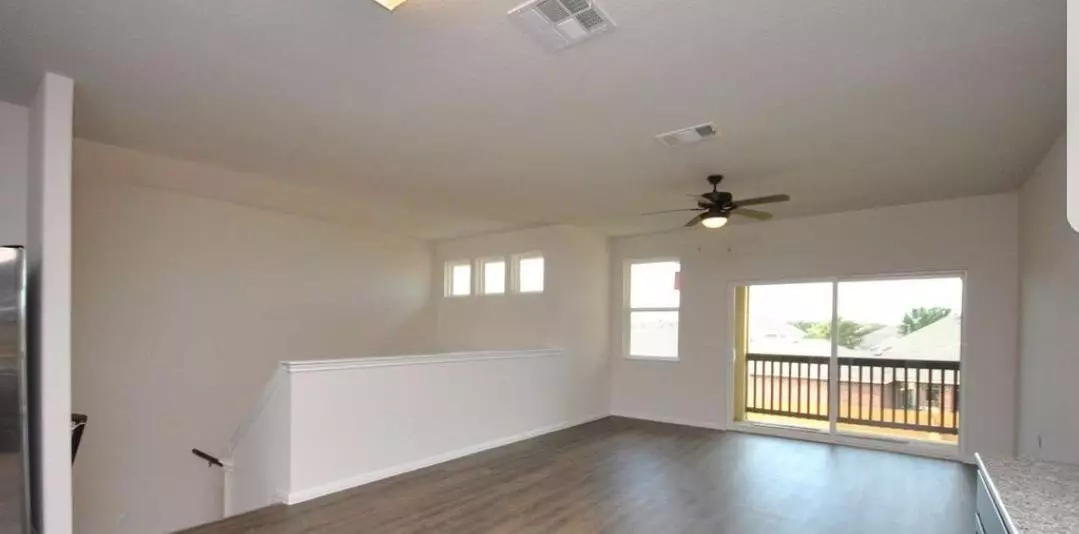 Luxury Townhome Next To Golf Course. Call Today! photo 2