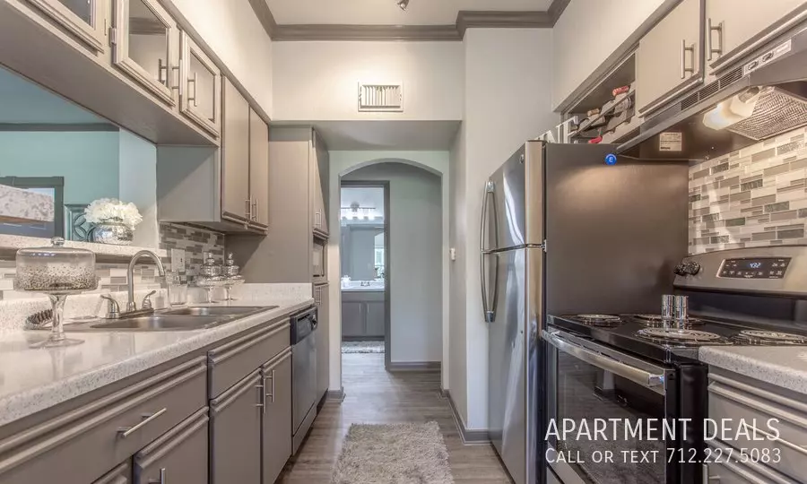 8661 Jones Road, Jersey Village, TX 77065 photo 2