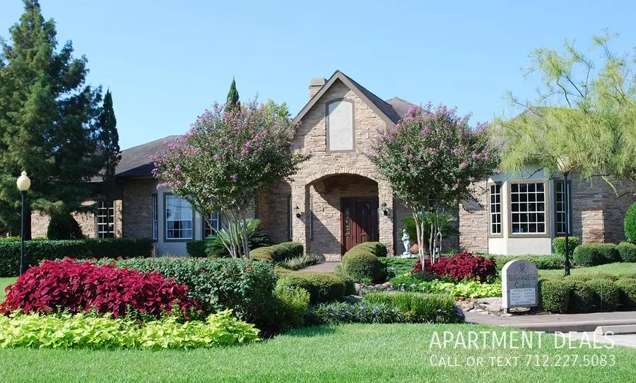8661 Jones Road, Jersey Village, TX 77065 photo 4