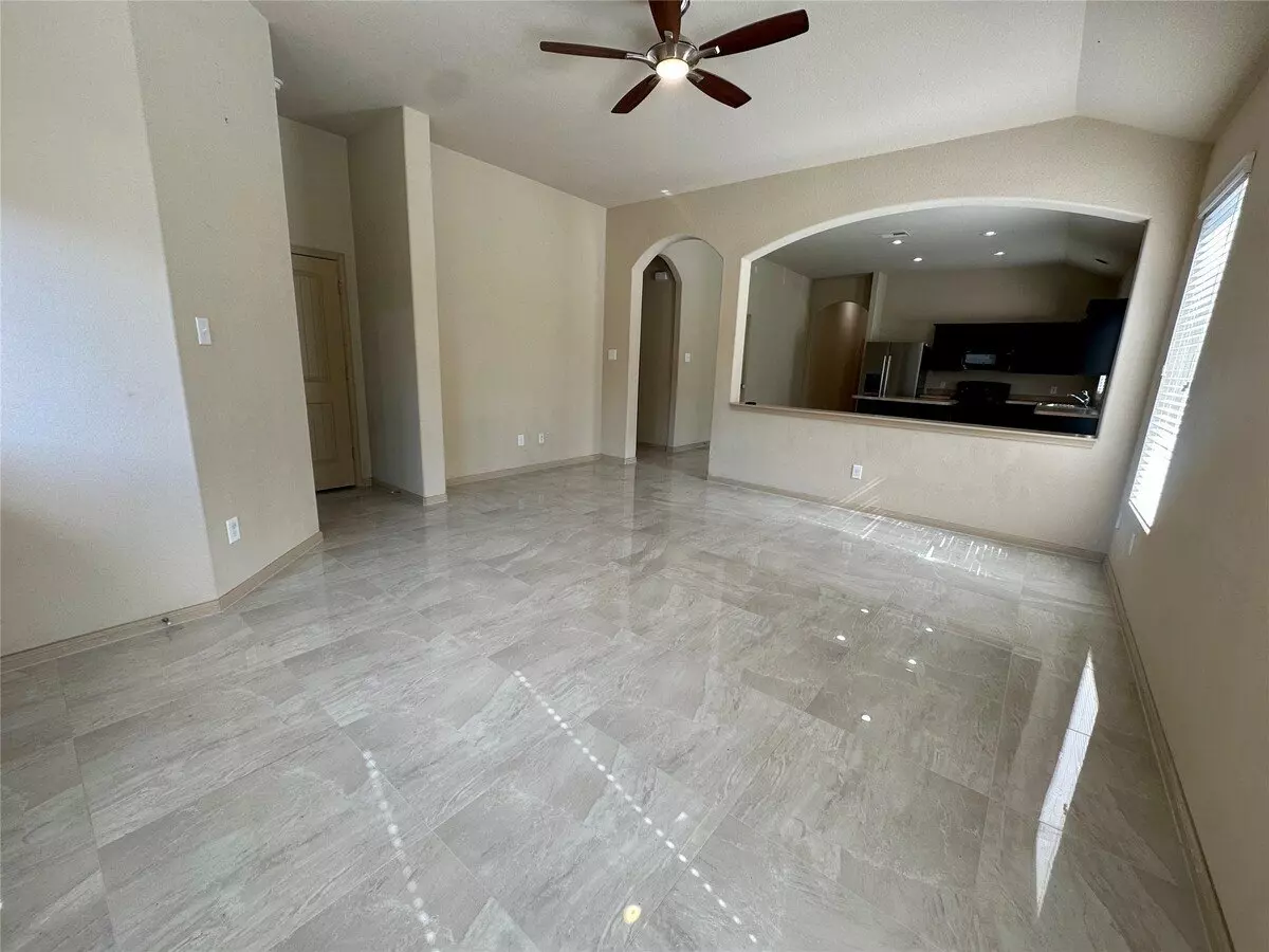 5415 Sunfall Bend Lane, Katy, TX 77449 photo 2