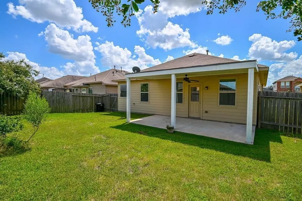 5502 Floral Valley Lane, Katy, TX 77449 photo 5