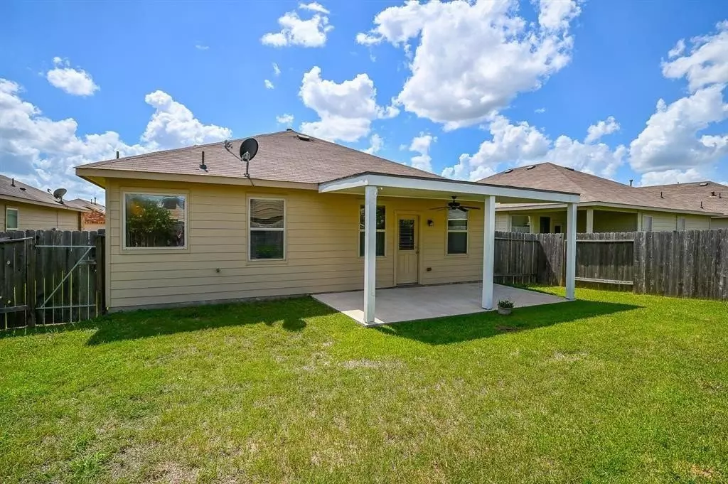 5502 Floral Valley Lane, Katy, TX 77449 photo 4