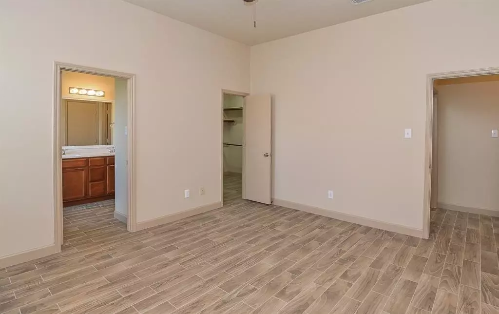 5502 Floral Valley Lane, Katy, TX 77449 photo 2