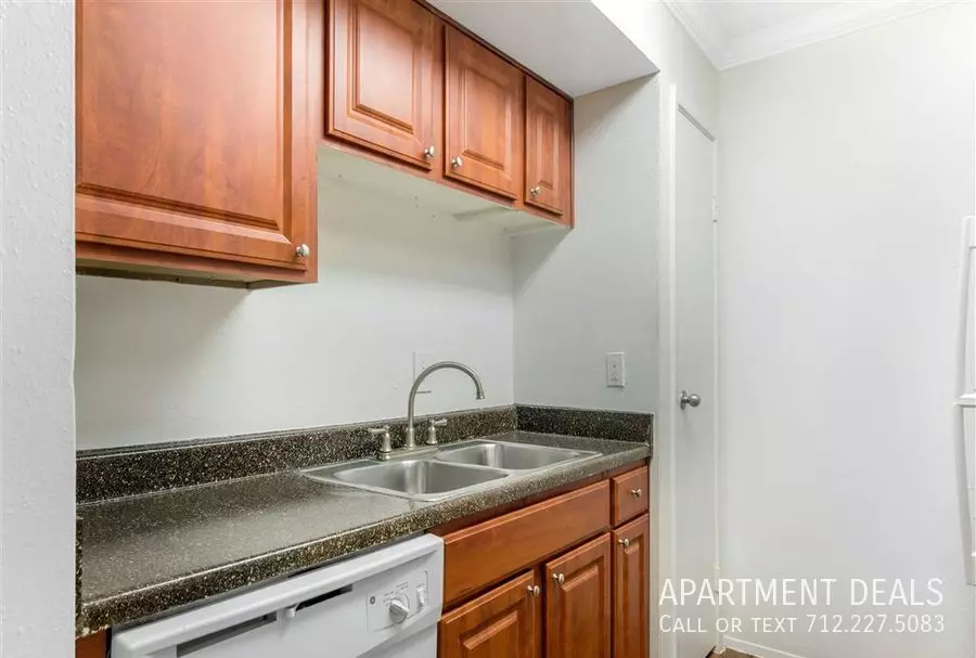 811 Hidden Canyon Road, Katy, TX 77450 photo 5