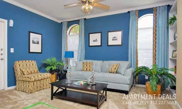 106 Admiralty Way, Kemah, TX 77565 photo 2