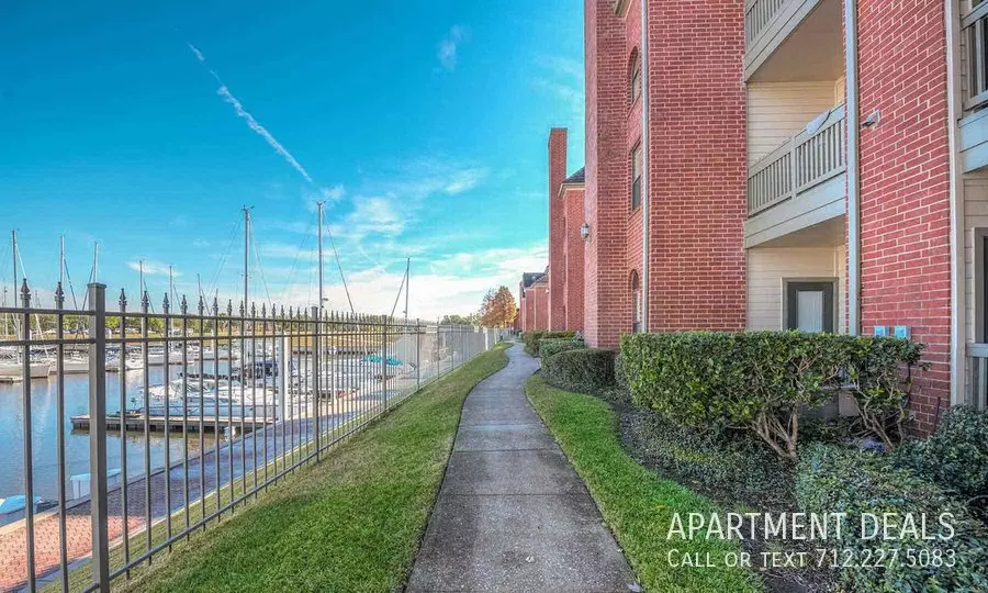 106 Admiralty Way, Kemah, TX 77565 photo 4