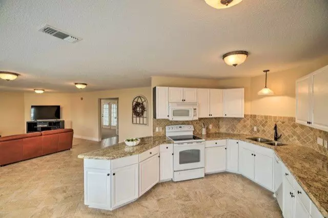 605 6th Street, Kemah, TX 77565 photo 2