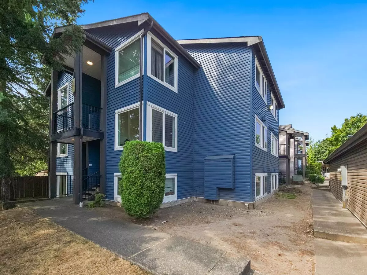 Updated 2BR Condo with Pool, Clubhouse  Patio Storage in Kent photo 2