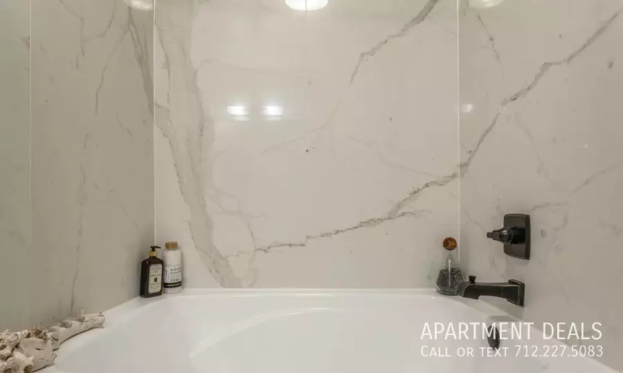 1756 W Lk photo 3