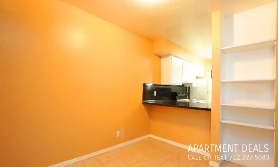 1032 South 6th Street, La Porte, TX 77571 photo 4