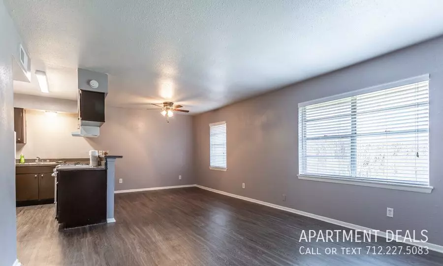 3036 South Broadway Street, La Porte, TX 77571 photo 3