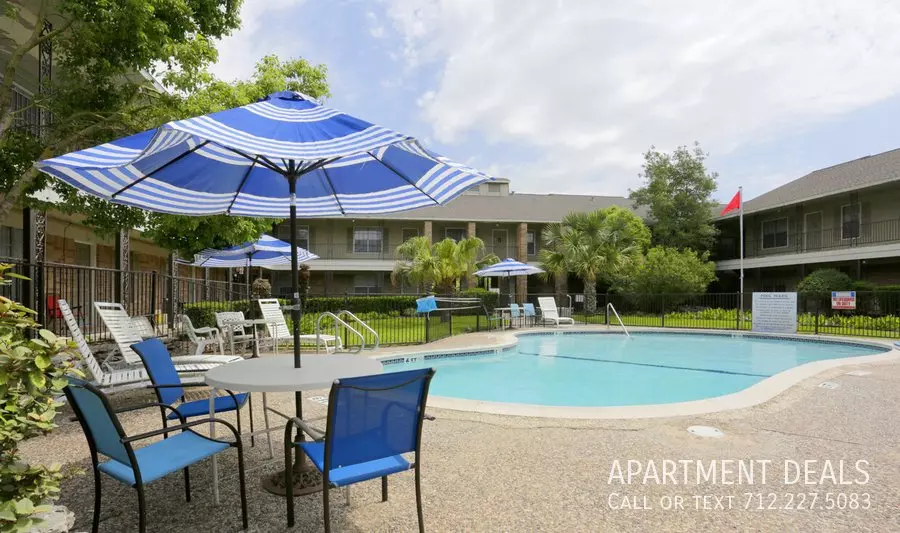 3036 South Broadway Street, La Porte, TX 77571 photo 5