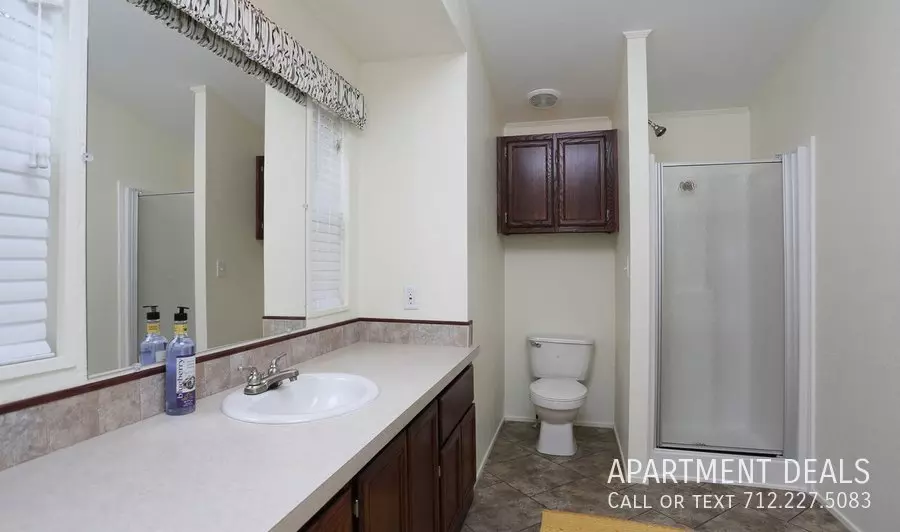 514 Fountain Drive, La Porte, TX 77571 photo 2