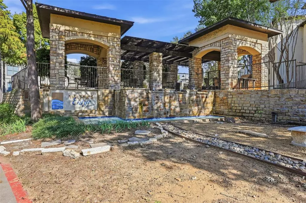 500 Waters Edge Dr photo 3