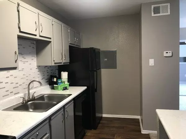 Raintree Apartments photo 3