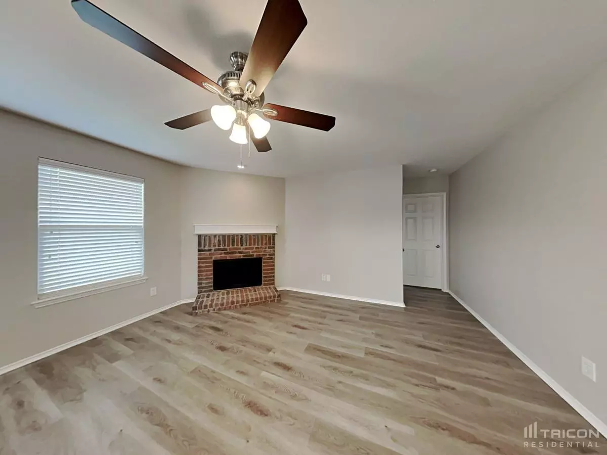 2013 Cedarwood Drive, Lancaster, TX 75134 photo 2