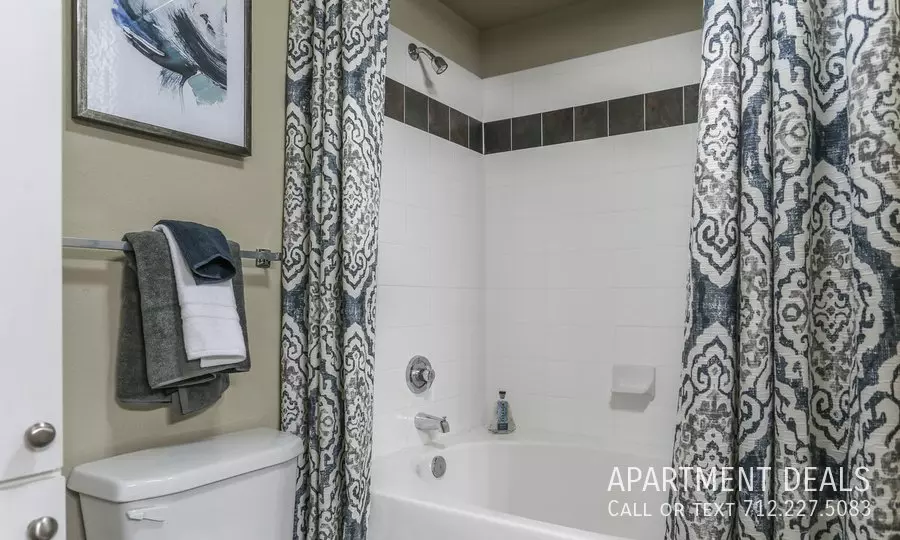 1461 Louisiana Avenue, League City, TX 77573 photo 3