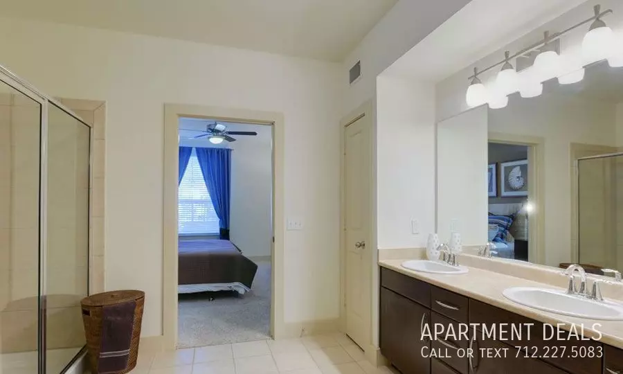 18 West Walker Street, League City, TX 77573 photo 3