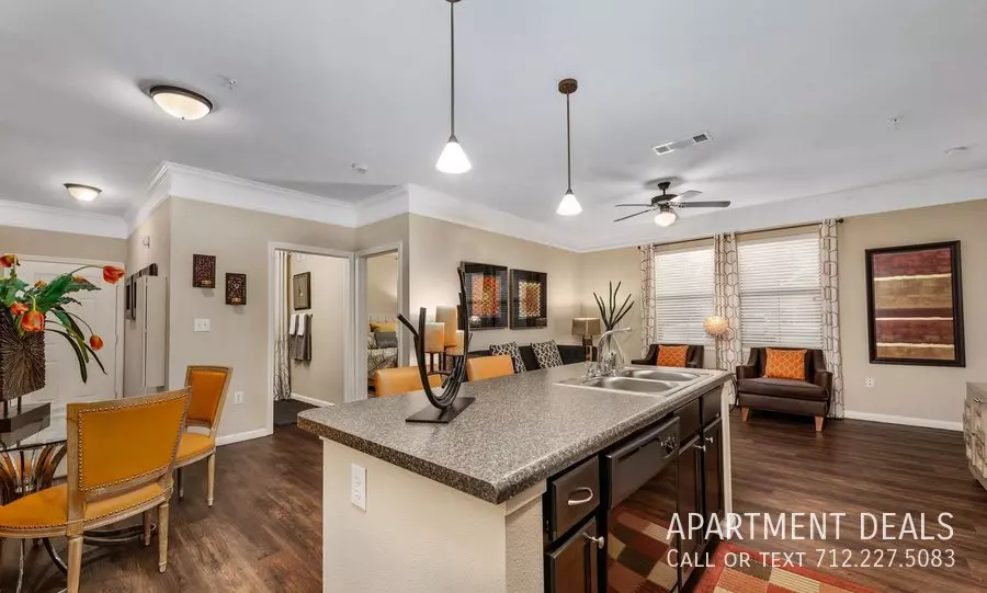 1806 South Egret Bay Boulevard, League City, TX 77573 photo 2
