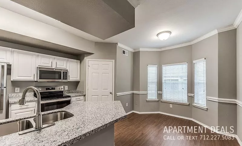 307 North Wesley Drive, League City, TX 77573 photo 2