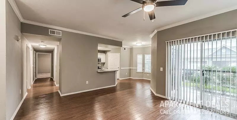 307 North Wesley Drive, League City, TX 77573 photo 4