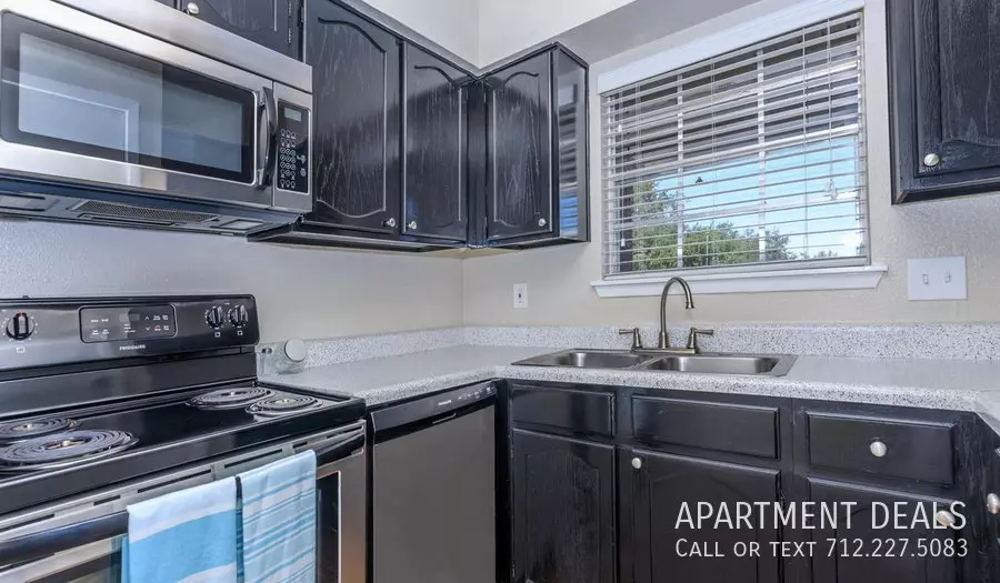 311 Hobbs Road, League City, TX 77573 photo 2