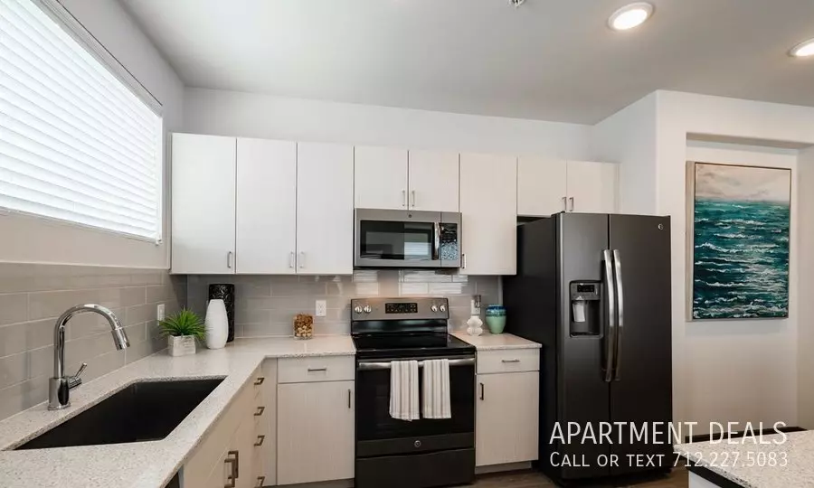 356 North Wesley Drive, League City, TX 77573 photo 2