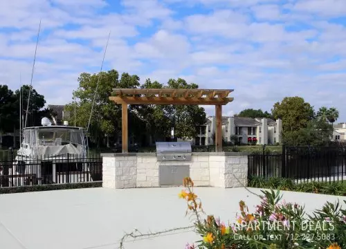 457 Constellation Boulevard, League City, TX 77573 photo 2