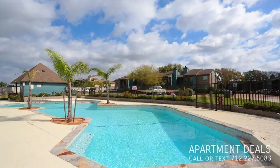 457 Constellation Boulevard, League City, TX 77573 photo 4