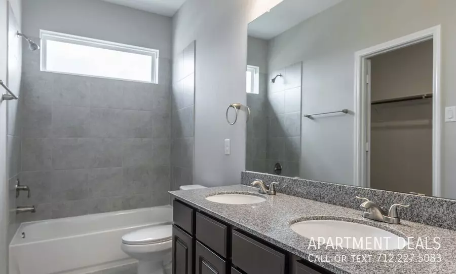 6563 Jewel Stone Lane, San Leon, TX 77539 photo 5