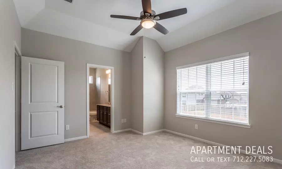 6563 Jewel Stone Lane, San Leon, TX 77539 photo 4