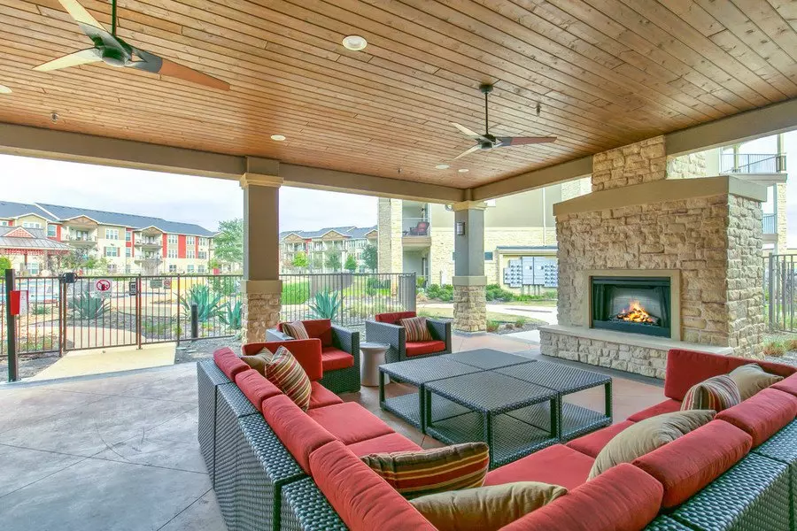 10749 East Crystal Falls Parkway, Leander, TX 78641 photo 5
