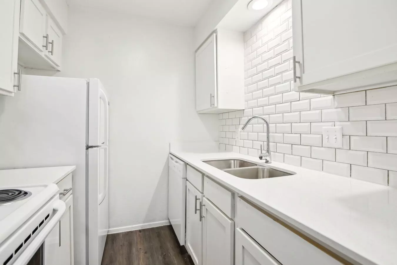 Jewel Apartment Homes photo 2