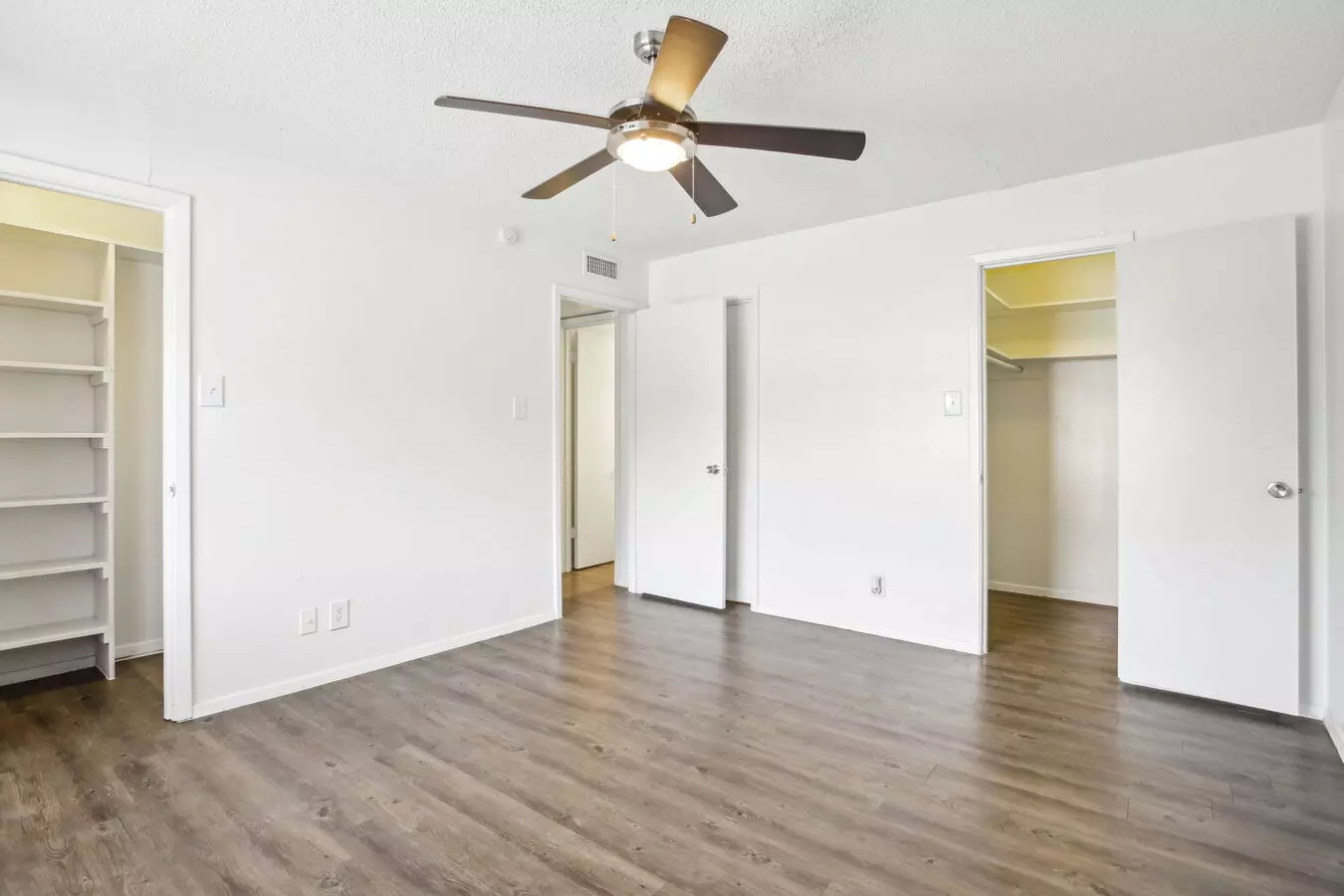 Jewel Apartment Homes photo 4