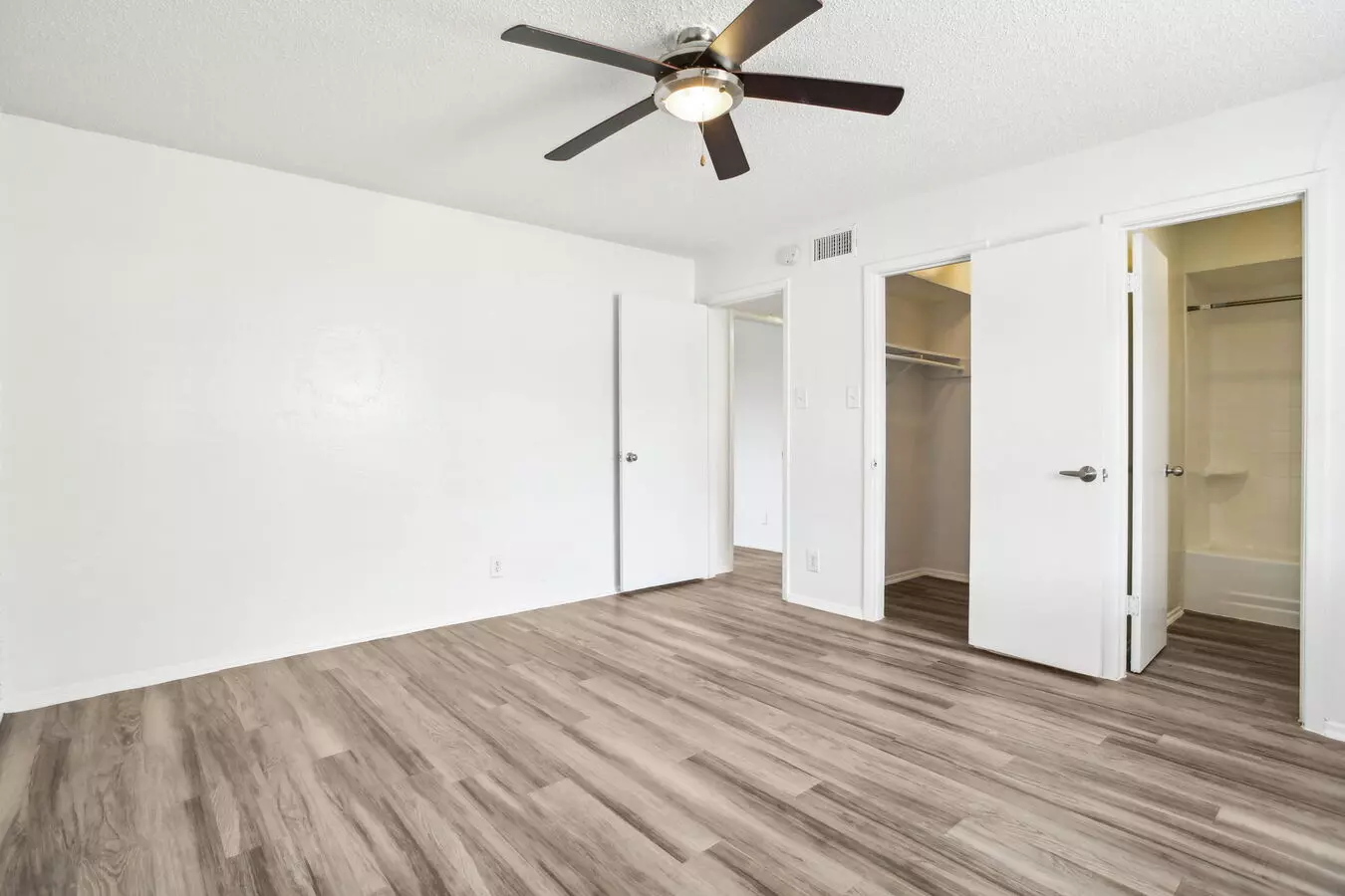 Jewel Apartment Homes photo 5
