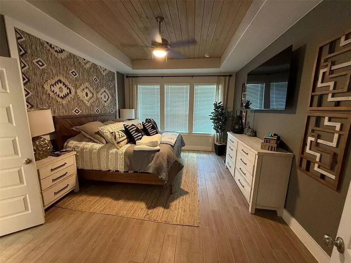 Room in 4 Bedroom Home at Craven Hill Ln photo 4