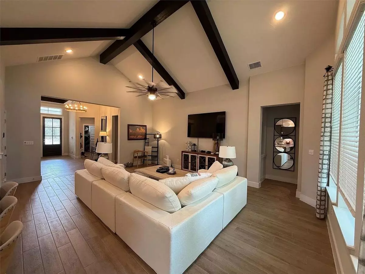 Room in 4 Bedroom Home at Craven Hill Ln photo 5