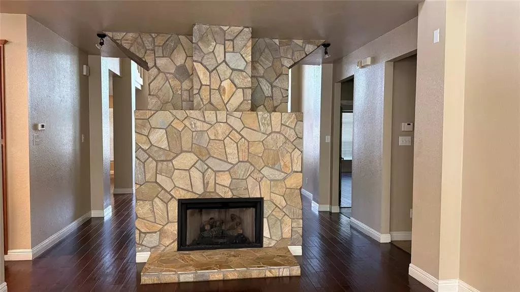 1256 Logan Drive, Lewisville, TX 75077 photo 4
