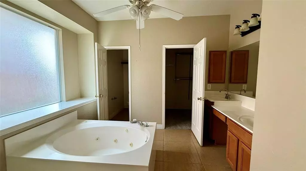 1256 Logan Drive, Lewisville, TX 75077 photo 3