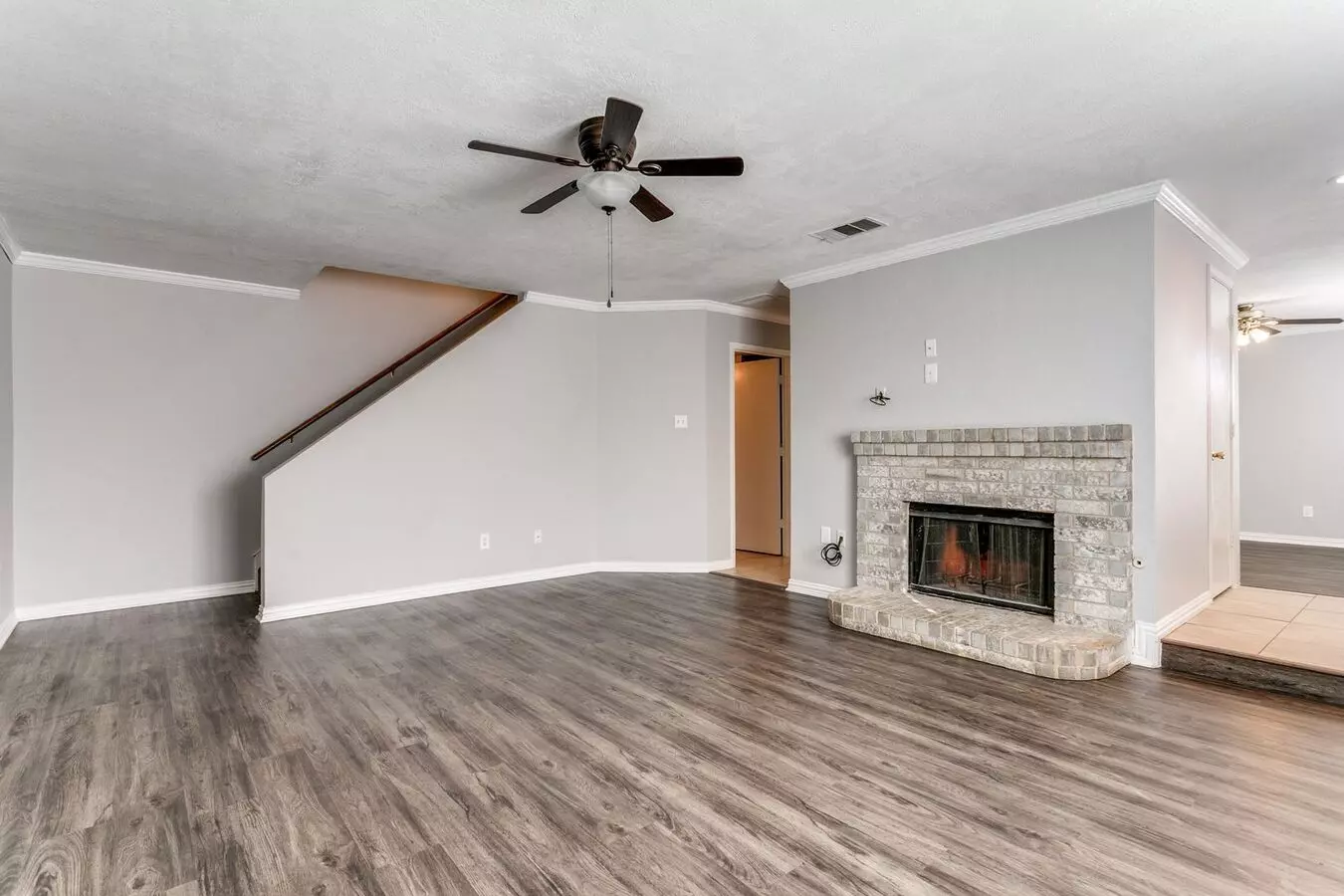 1728 Creekpoint Drive, Lewisville, TX 75067 photo 3