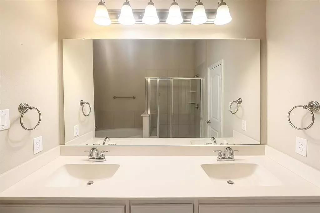 2563 Adam Lane, Lewisville, TX 75056 photo 2