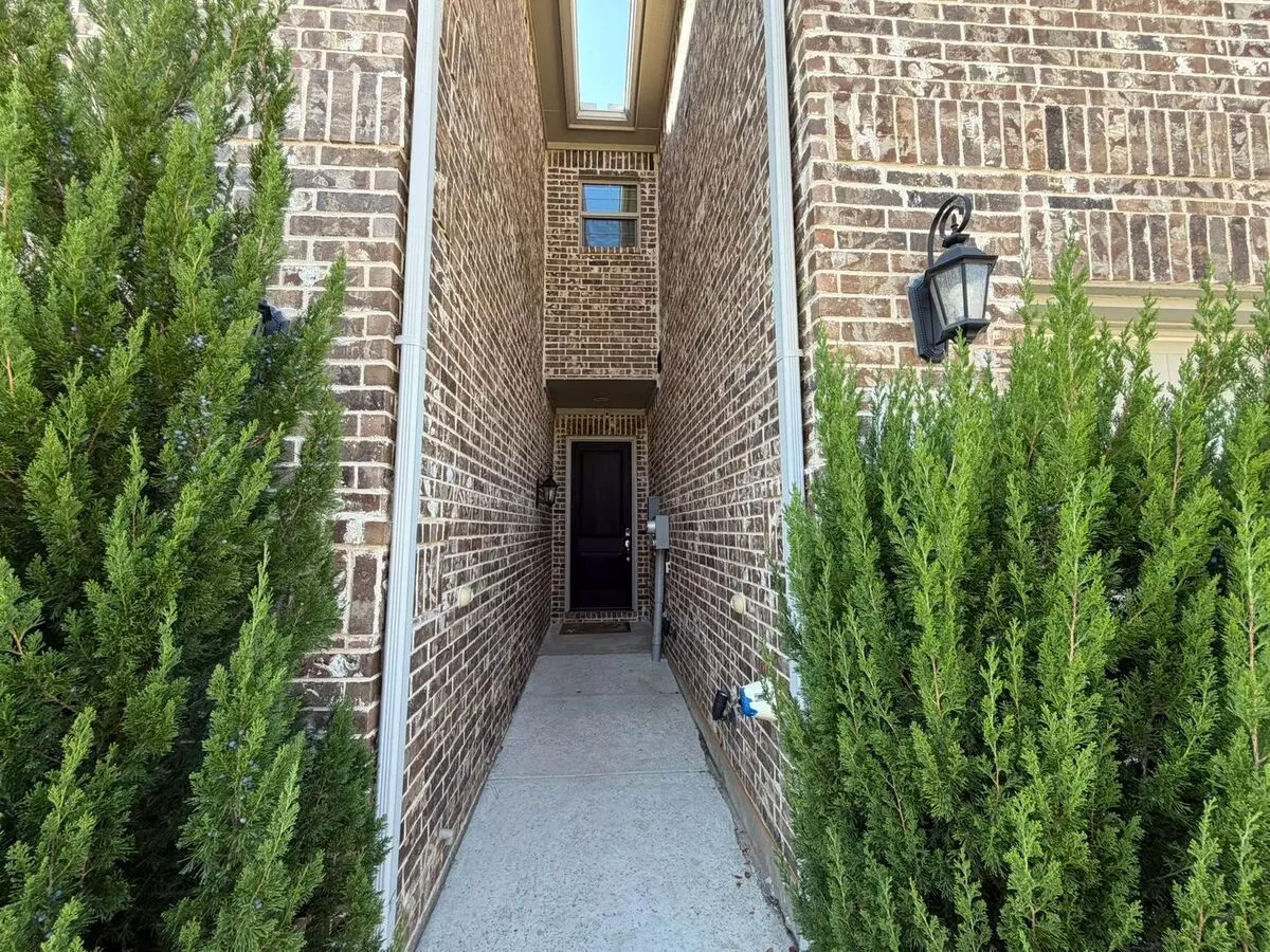 624 Hutchinson Lane, Lewisville, TX 75077 photo 3
