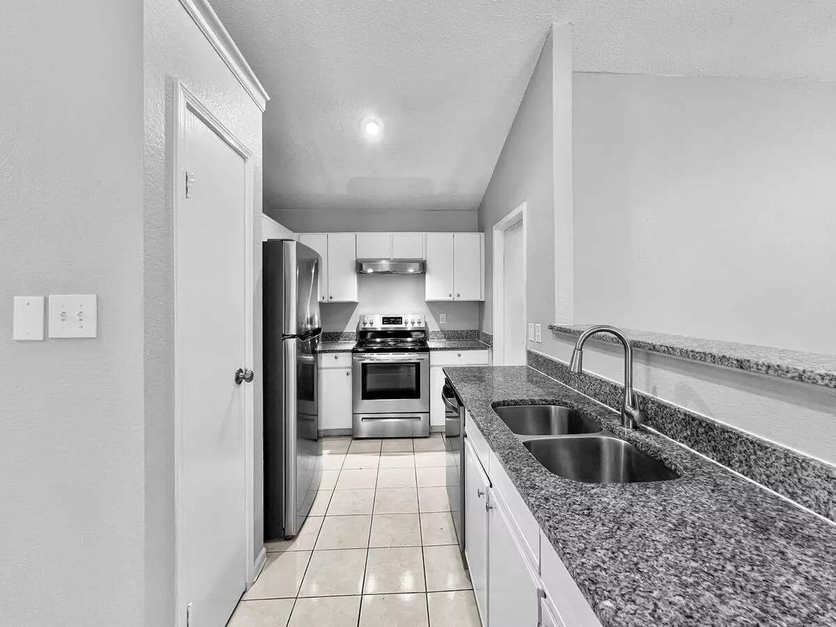 229 Teakwood Lane, Lewisville, TX 75067 photo 4