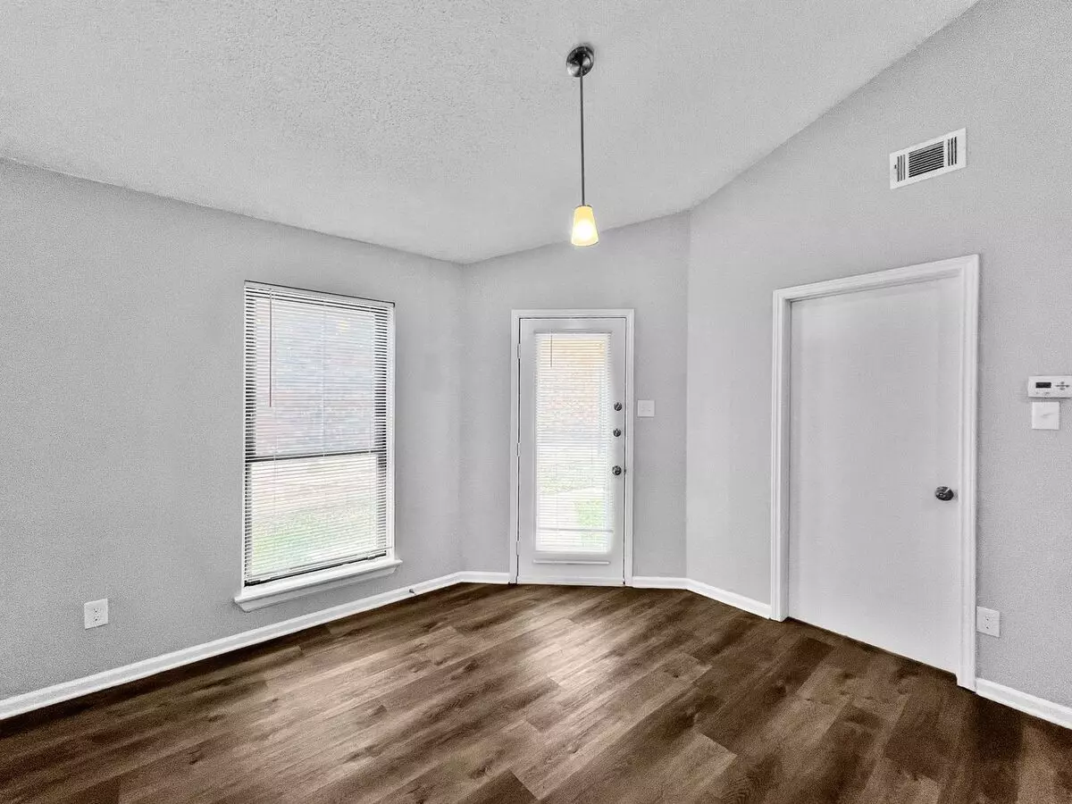 229 Teakwood Lane, Lewisville, TX 75067 photo 5