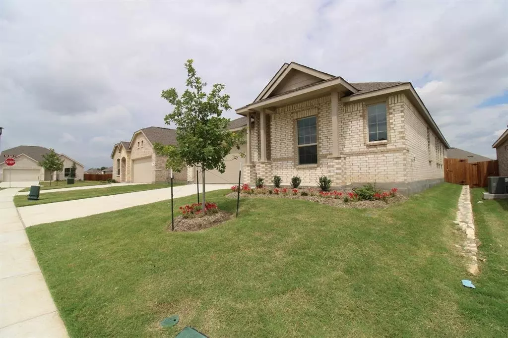 2112 Angus Drive, Little Elm, TX 75068 photo 4