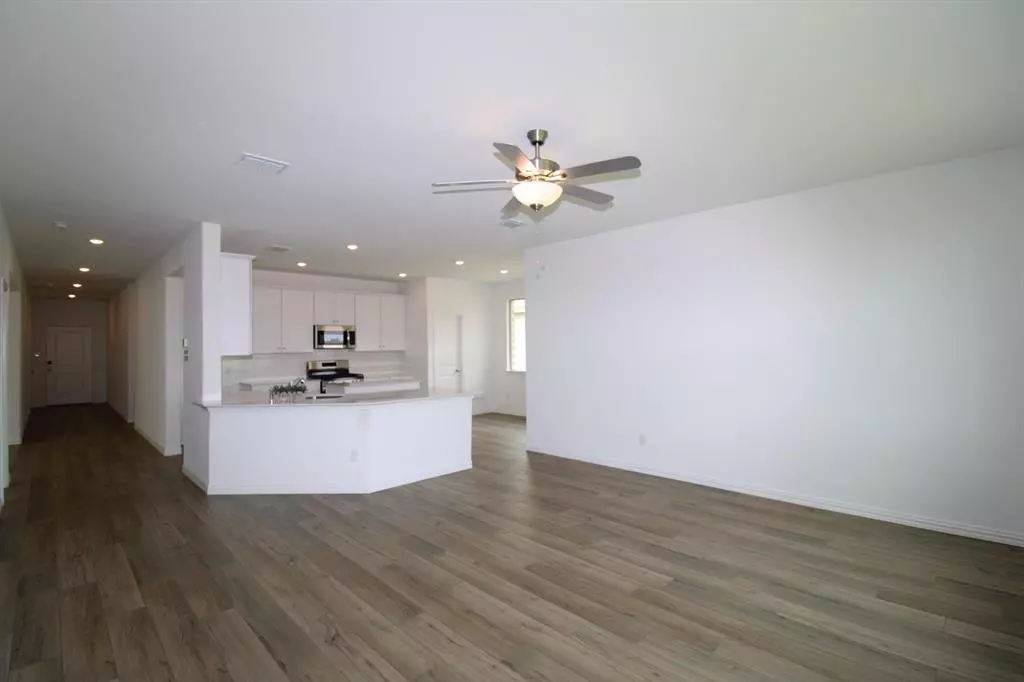 2112 Angus Drive, Little Elm, TX 75068 photo 2